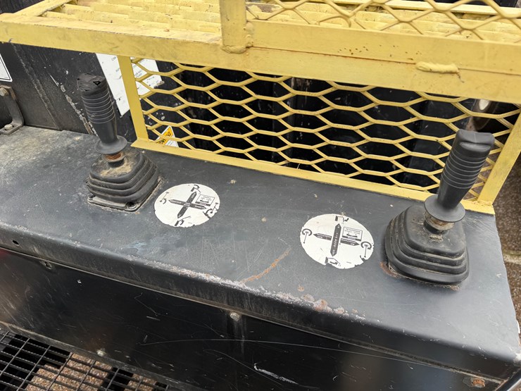 2016-freightliner-m2-106-image-33