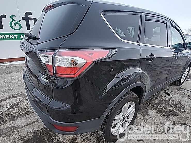 2017-ford-escape-image-32