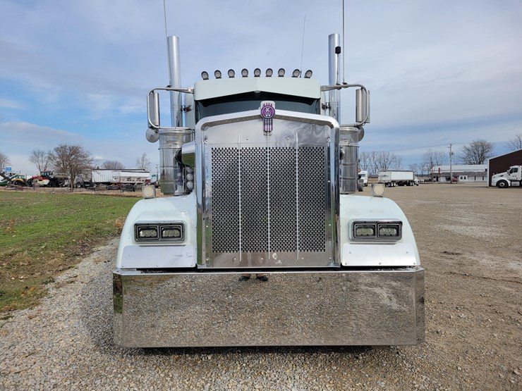 2012-kenworth-w900l-image-30