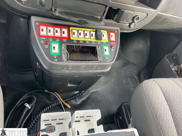 2017-chevrolet-express-s/a-ambulance-image-17