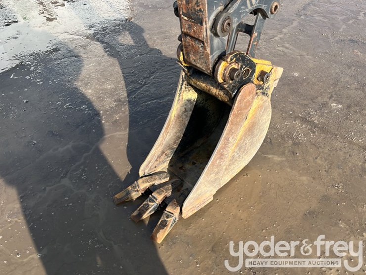 2021-deere-26g-image-15