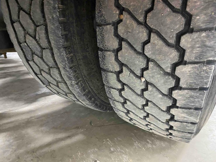 2014-peterbilt-365-image-96