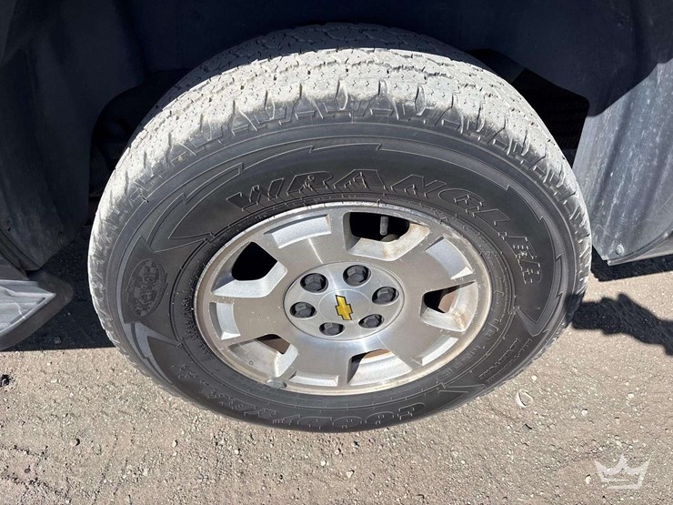 2010-chevrolet-tahoe-image-28