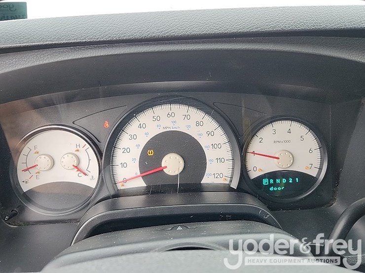 2011-dodge-dakota-image-19