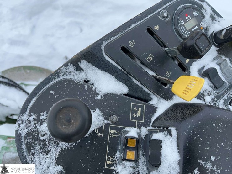 2013-john-deere-7400-image-11