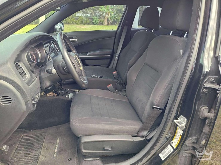 2015-dodge-charger-sedan-image-23