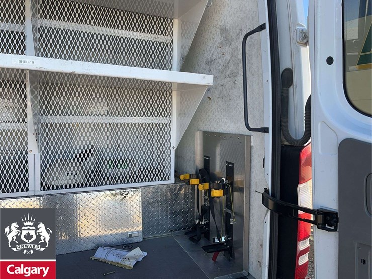 2010-mercedes-benz-sprinter-3500-image-21