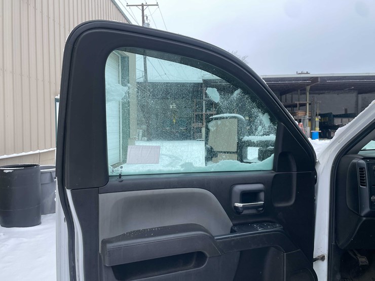 2017-chevrolet-2500-image-47