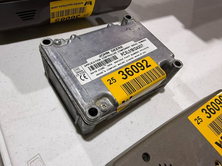 #41-•-john-deere-application-controller-pcxl01b124207-inv#-36092-image-1