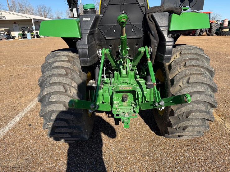 2025-john-deere-3025d-image-12