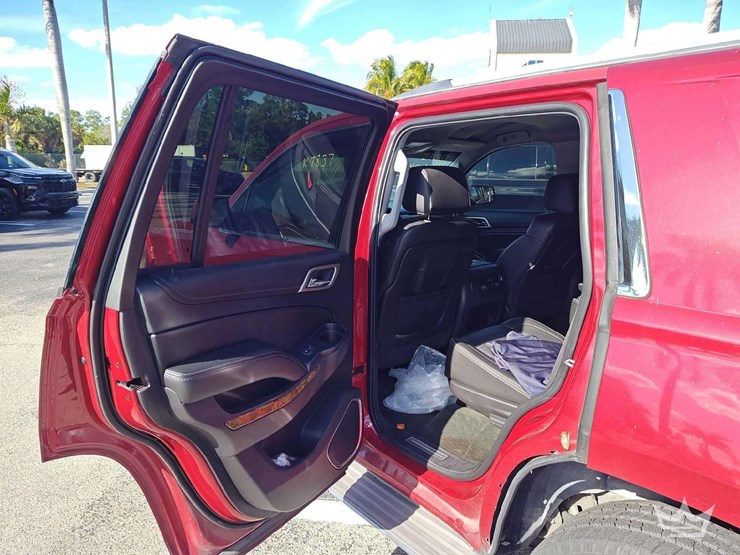 2015-gmc-yukon-denali-image-30
