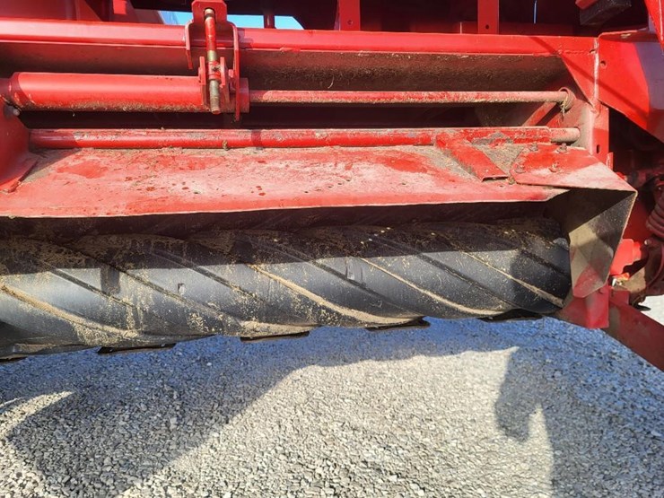 2011-new-holland-h7450-image-34