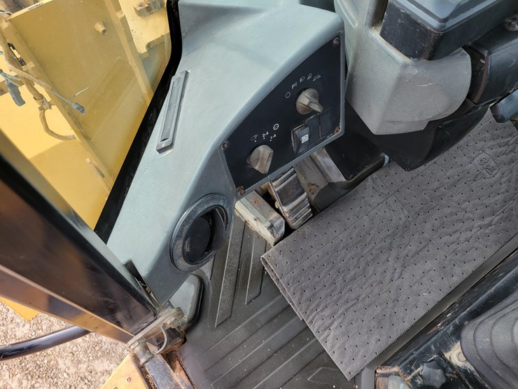 2004-caterpillar-938g-image-22