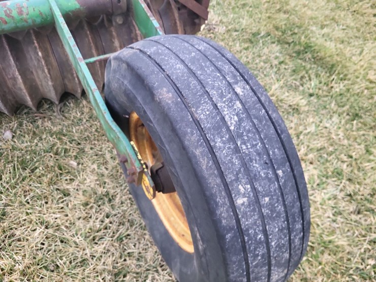 brillion-cultipacker-w/transport-wheels-image-12