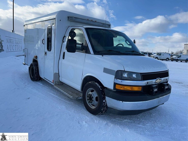 2016-chevrolet-express-s/a-ambulance-image-3
