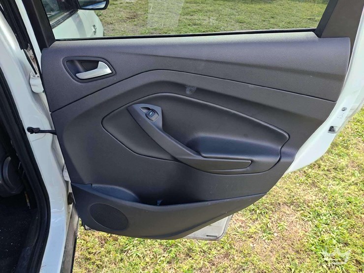 2015-ford-escape-image-40