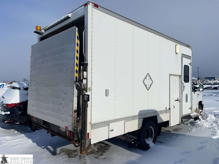 2014-ford-e-series-s/a-cube-van-image-4