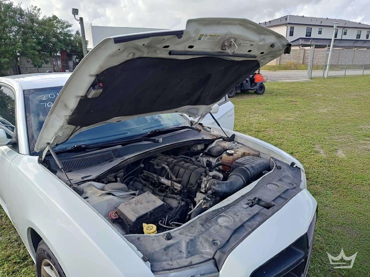 2012-dodge-charger-sedan-image-16