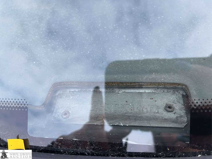 2005-ford-e-series-s/a-24-passenger-bus-image-14