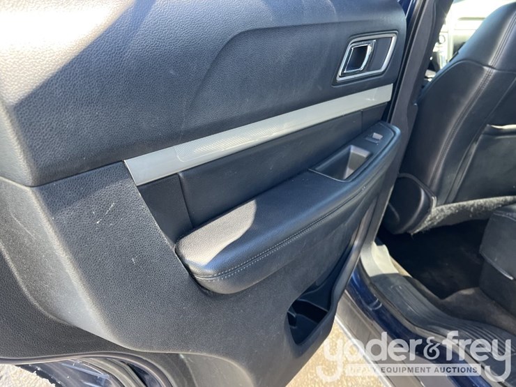 2016-ford-explorer-xlt-image-30