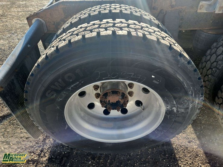 2013-peterbilt-388-image-13