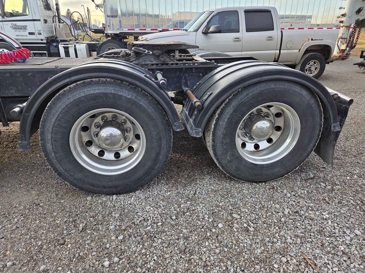 2013-peterbilt-388-image-15