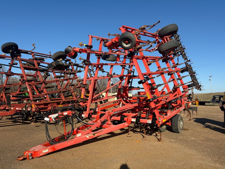 #7739-•-2014-kuhn-krause-5635-field-cultivator-image-1