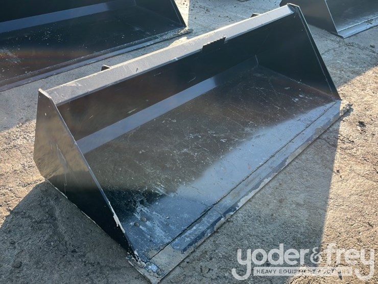 unused-72"-bucket-to-suit-skidsteer-image-1