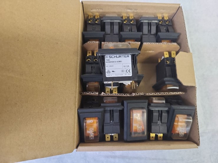 (15)-schurter-16-amp-240-volt-single-phase-breakers---tag-#1203-image-5
