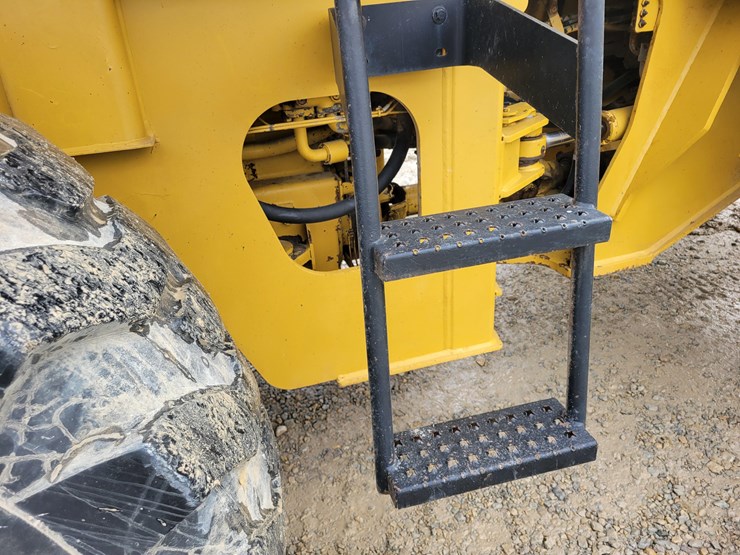 2004-caterpillar-938g-image-16