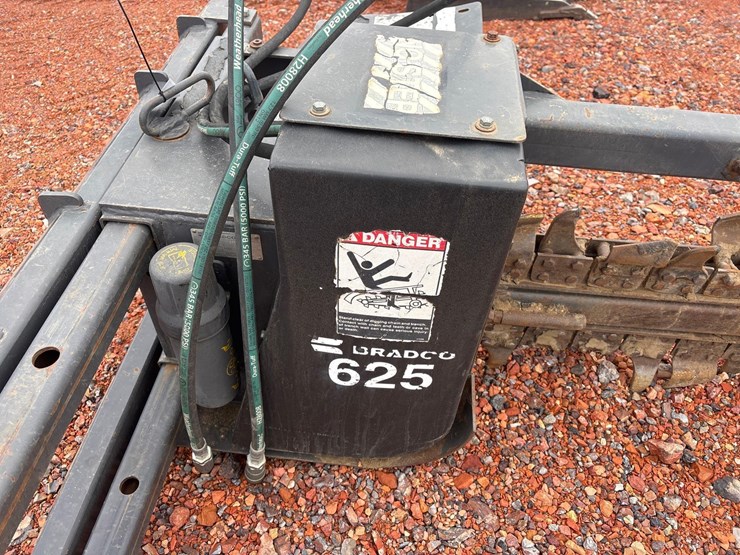 2010-bradco-625-trencher-image-7
