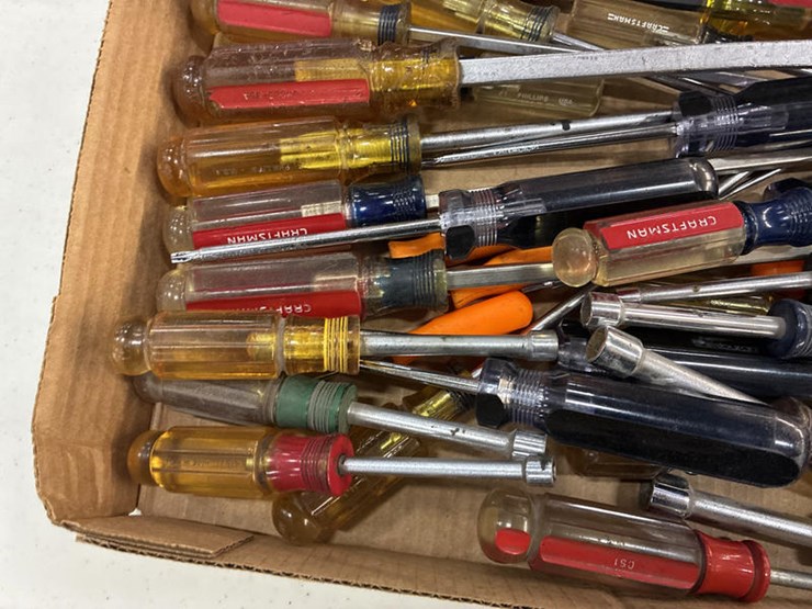 #115305-•-box-of-nut-drivers-&-screw-drivers-image-2