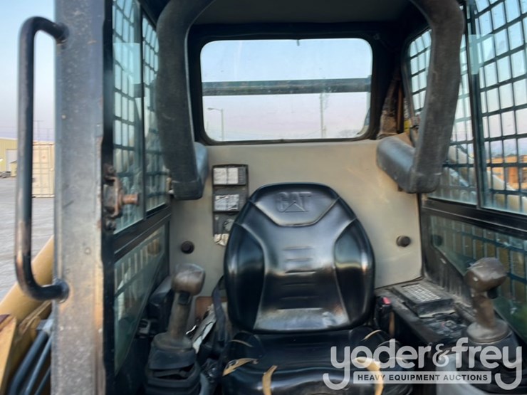 2012-caterpillar-252b3-image-25