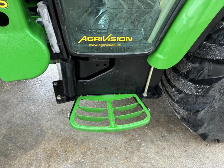 john-deere-3033r-image-32