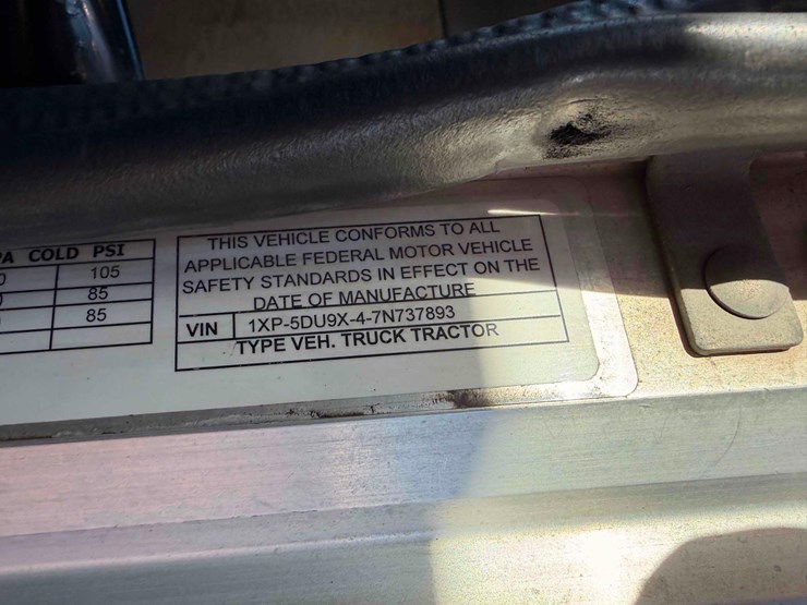 2007-peterbilt-379-image-2