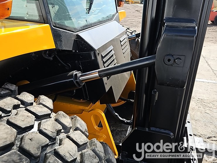2015-jcb-926-image-10