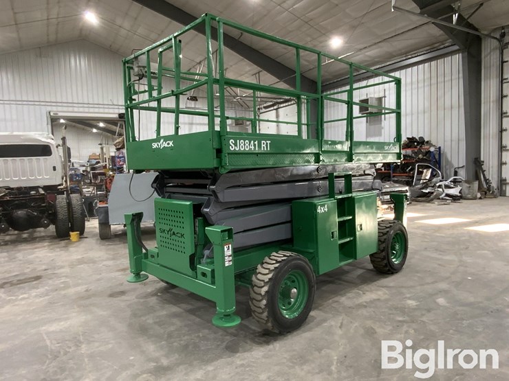 2016-skyjack-sj8841rt-image-1
