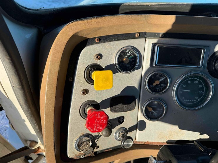 1996-ford-l-image-51