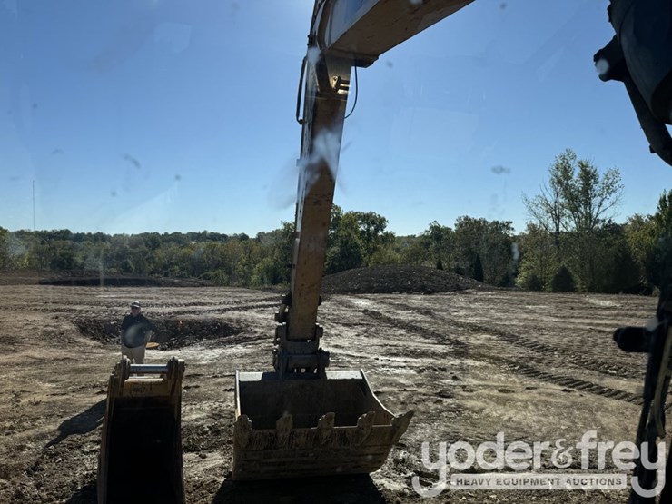 caterpillar-349-image-11