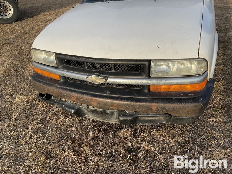 2002-chevrolet-s10-image-11