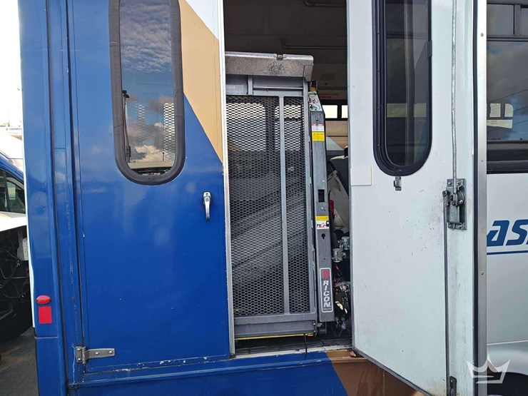 2016-ford-e450-image-28