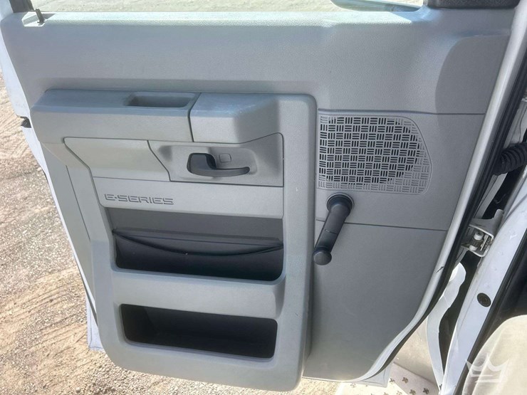 2016-ford-e350-image-8