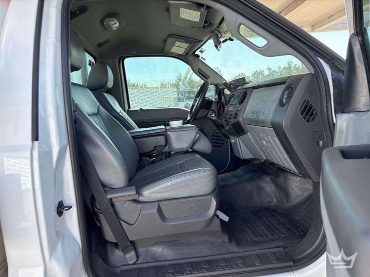 2014-ford-f550-image-44