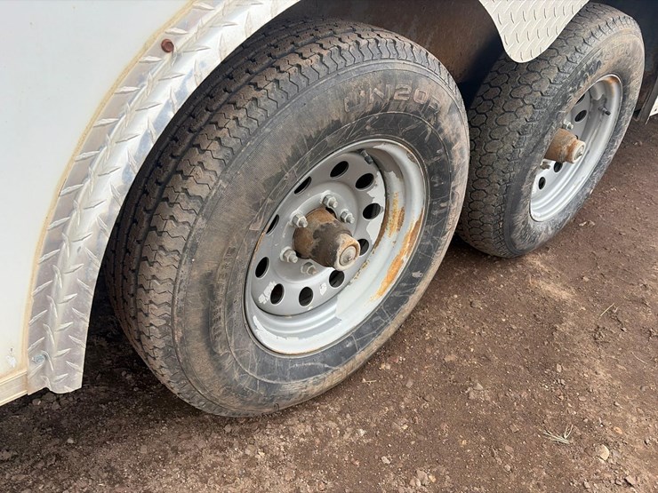 2015-stealth-enclosed-trailer-image-14