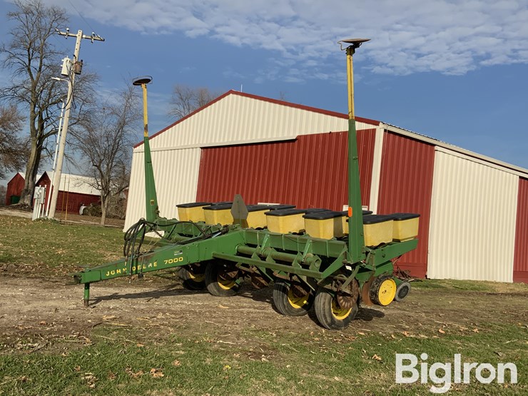 john-deere-7000-image-1