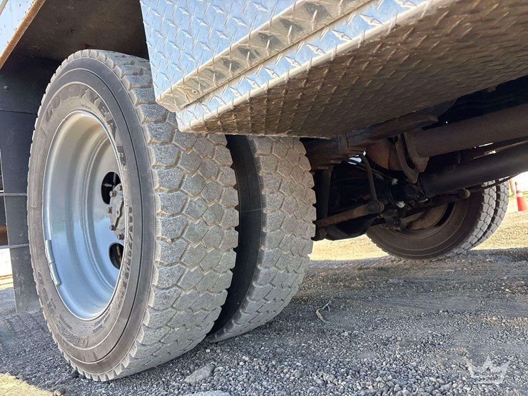 2017-ford-f550-image-35