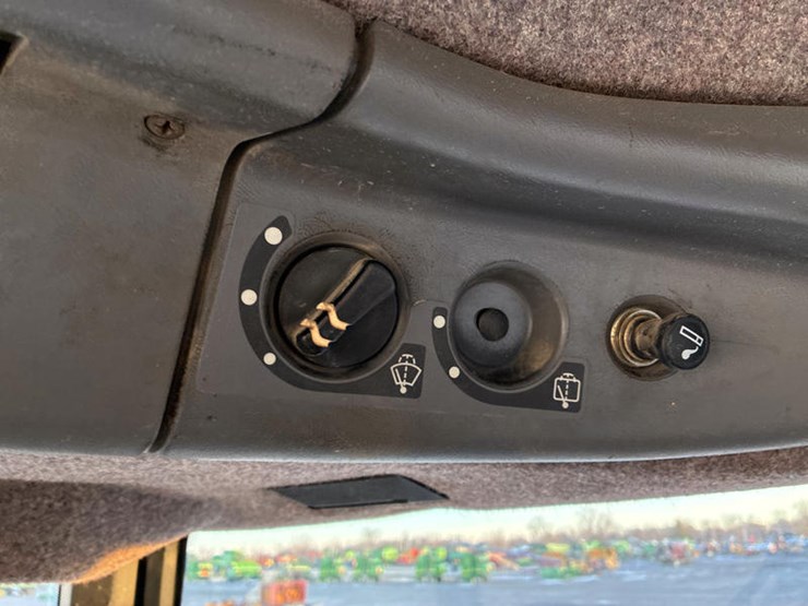 new-holland-8870-image-63