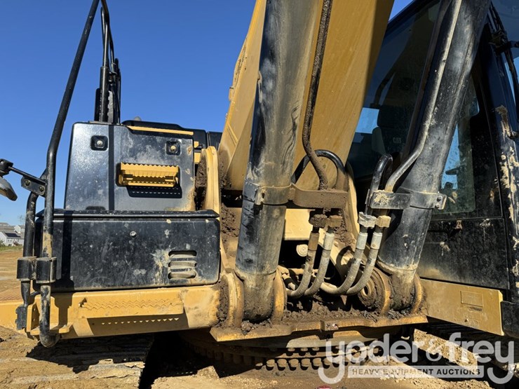 caterpillar-349-image-9