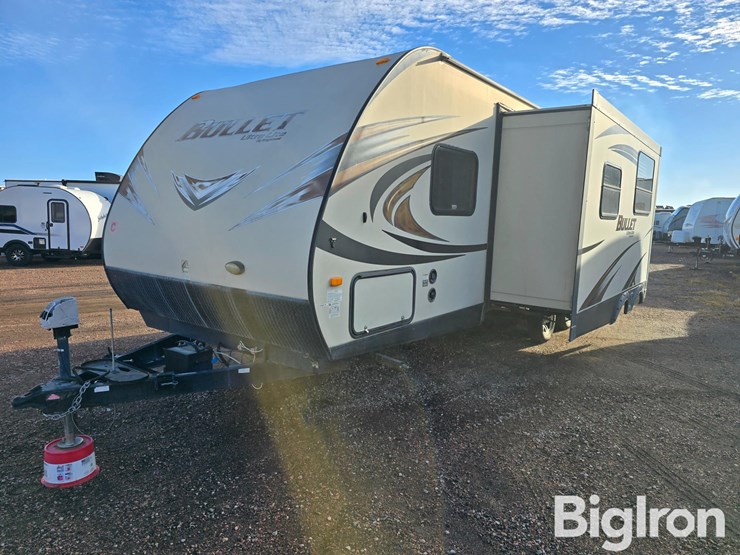 2015-keystone-bullet-272bhs-travel-trailer-image-1