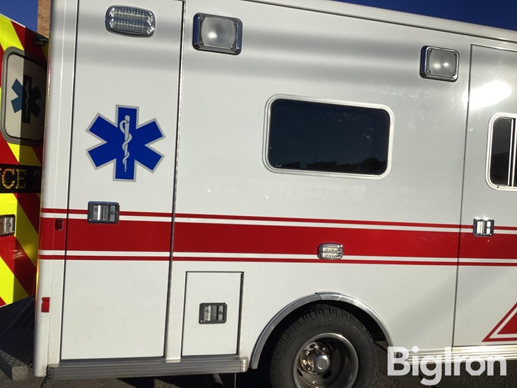 2010-ford-e450-image-17